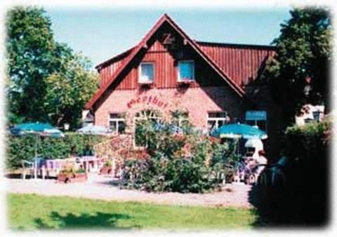 Отель Zeesener Gasthof Кёнигс-Вустерхаузен Экстерьер фото